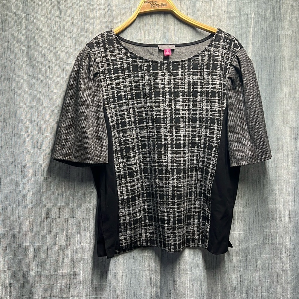 🇺🇸 Vince Camuto short sleeve blouse size medium